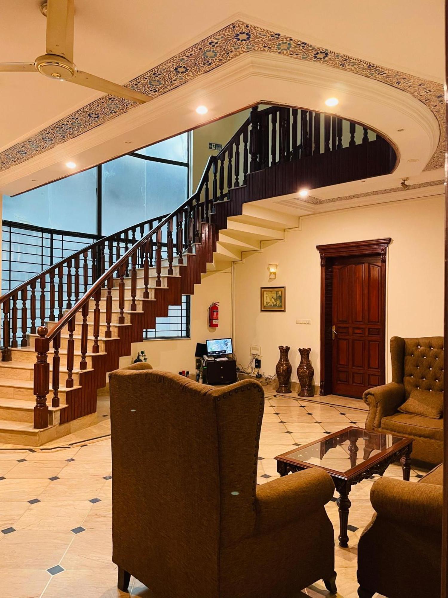 Executive Galaxy Guest House Islamabad Exterior foto